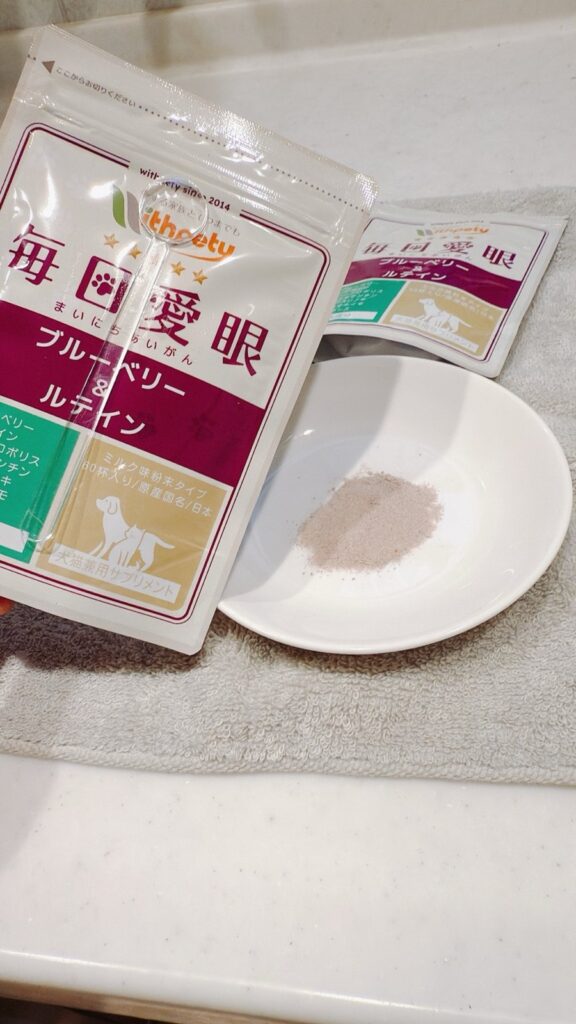 袋にスプーン付いてます。